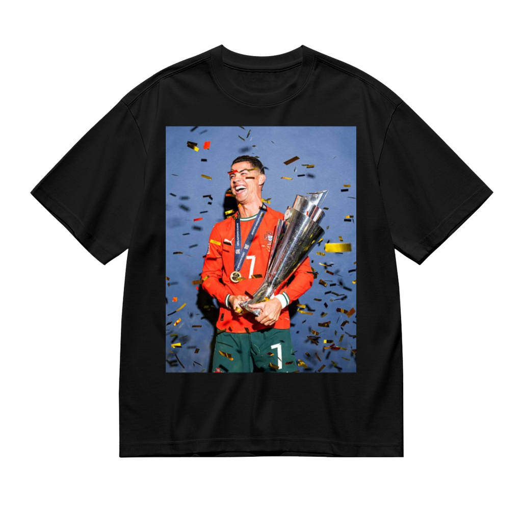 Striker¡¯s Action Tee Show Your Support for Soccer¡¯s Greatest Moments