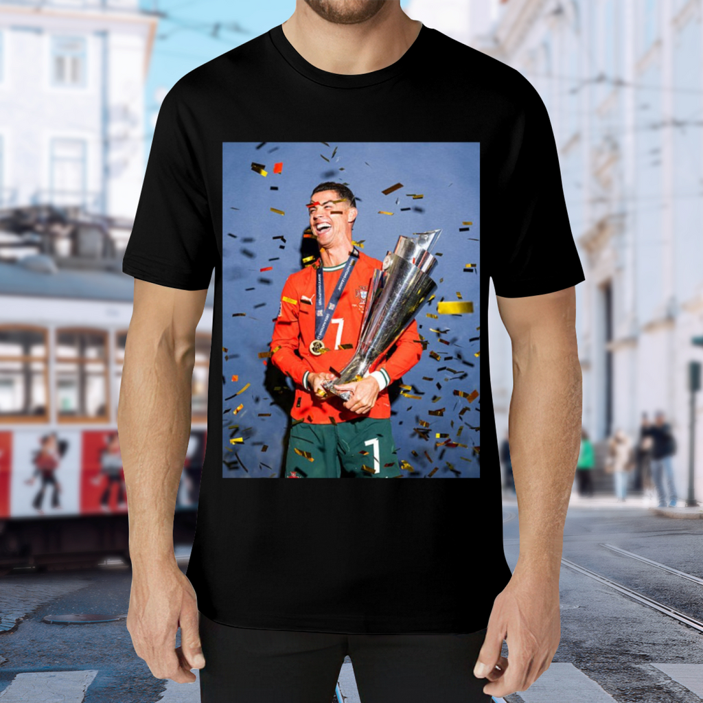 Striker¡¯s Action Tee Show Your Support for Soccer¡¯s Greatest Moments