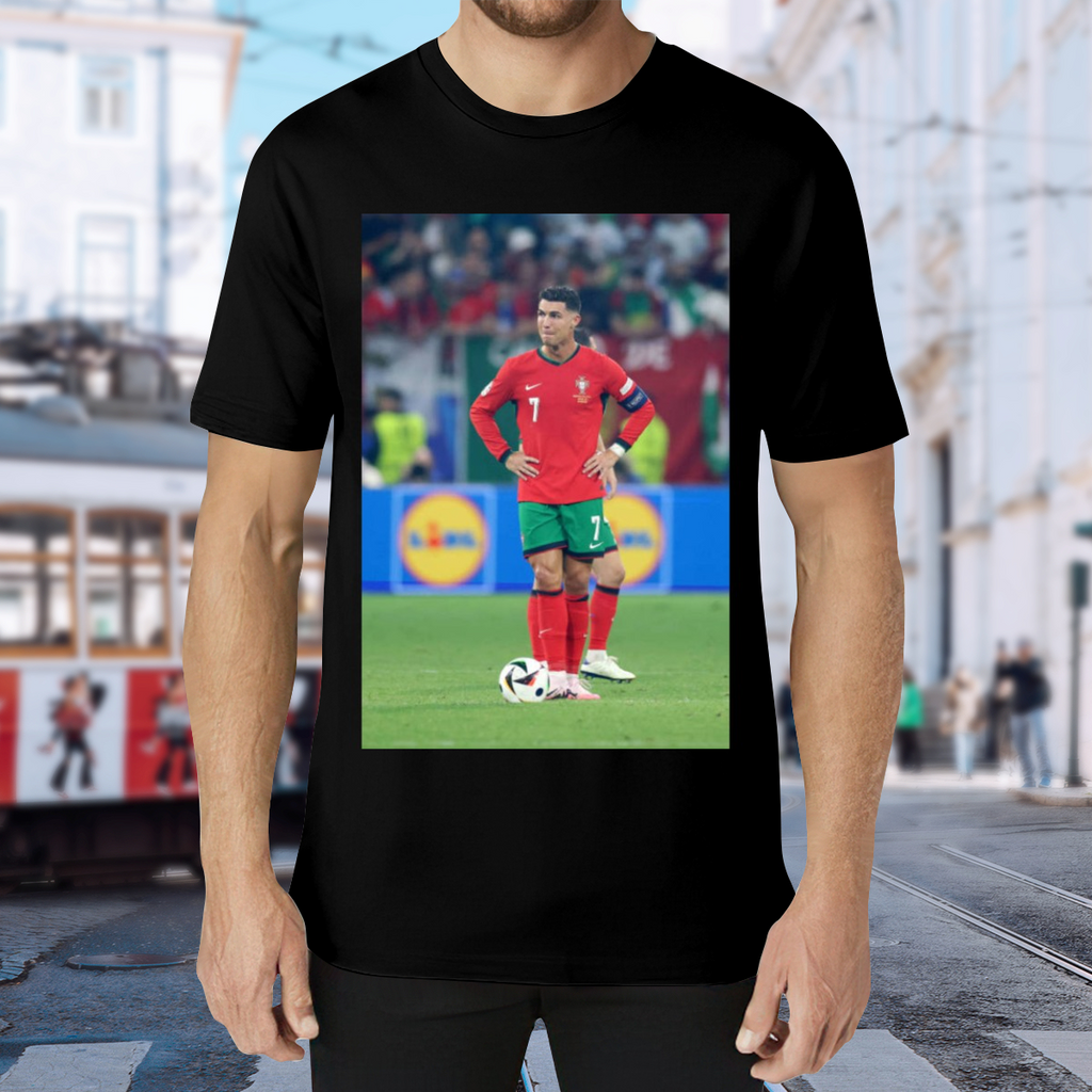 Epic Football Action Tee ¨C Perfect for Passionate Football Fans