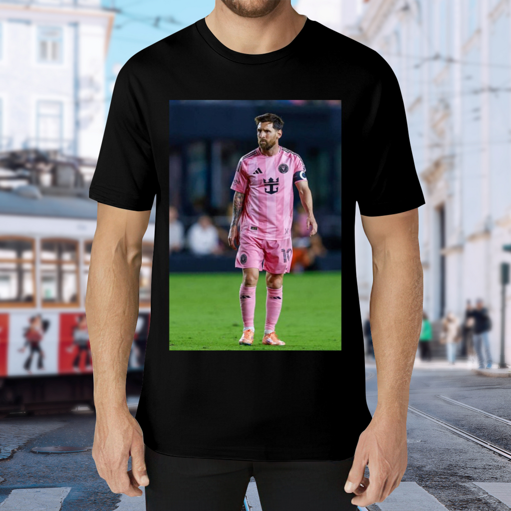 Striker¡¯s Power Play Tee Perfect for Every Football Enthusiast